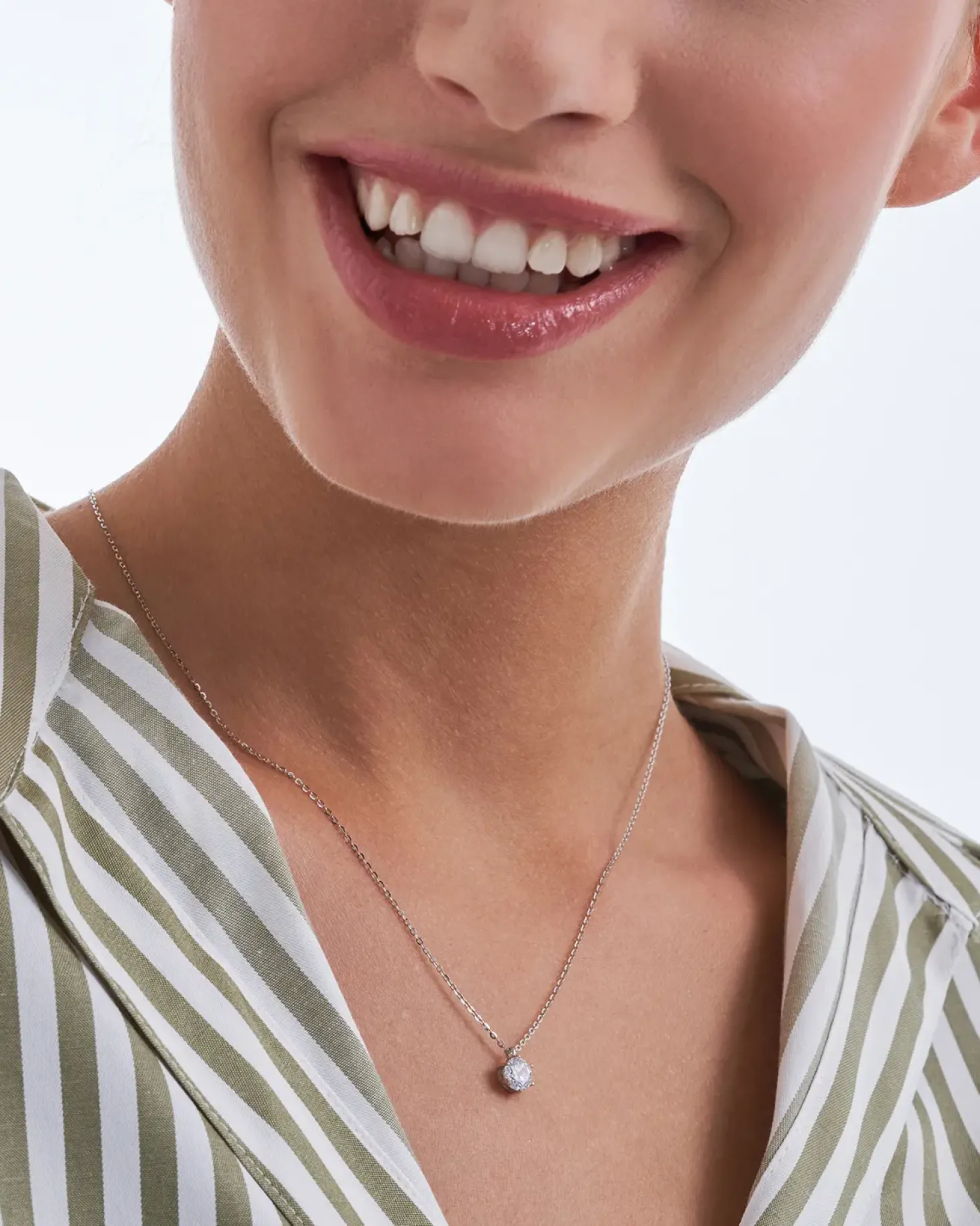 Collana - Classically Elegant