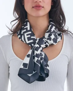 Foulard - Noble Refinement